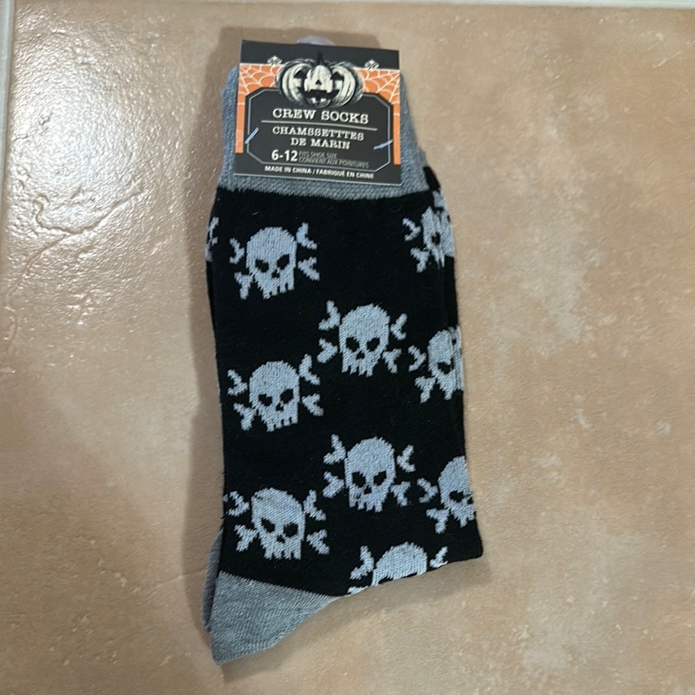 Casual Black and Gray Skull Socks